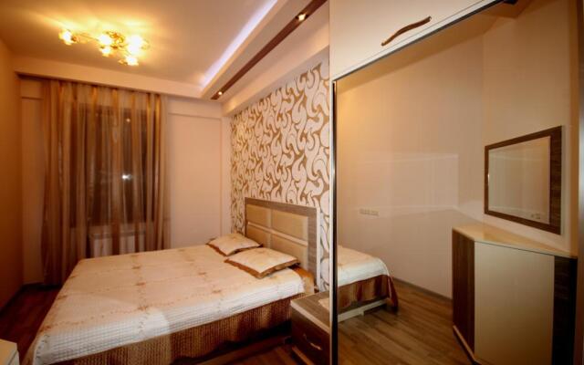 Rent in Yerevan - Apartment on Mashtots Ave.