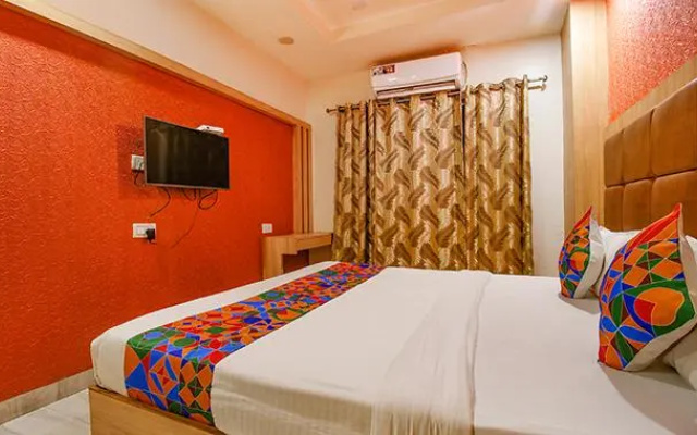 Fab Hotel The Oasis