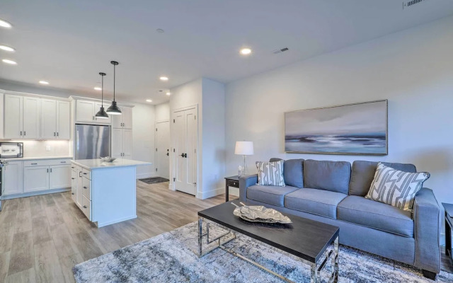 Downtown Traverse City Condo < 1/2 Mi to Beach!