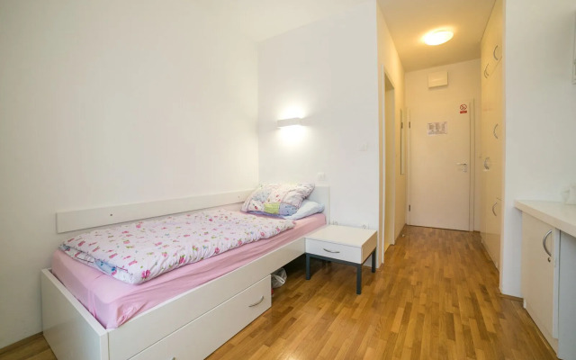 Rooms Dr. Franjo Tuđman - Hostel