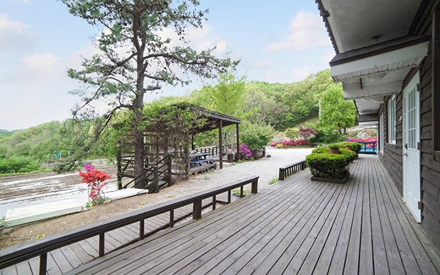 Yeosu Blue Sky Galaxy Pension