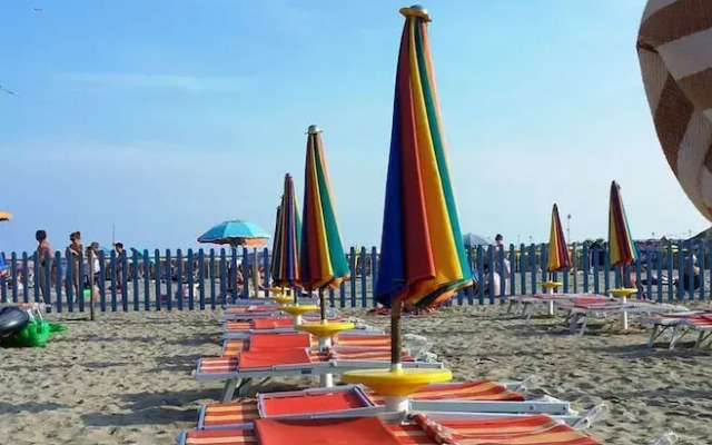 Spacious Apartment in Rosolina Mare near Sea
