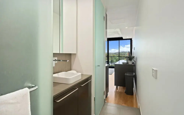 Chic 1-bed Apartment Near Canberra's Bustling CBD