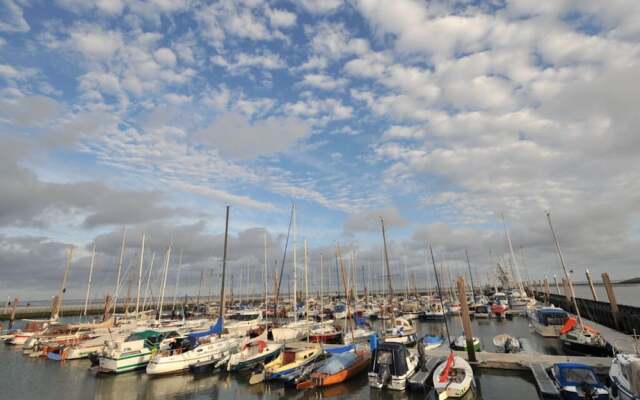 Dunenhuus Ost Modern Retreat