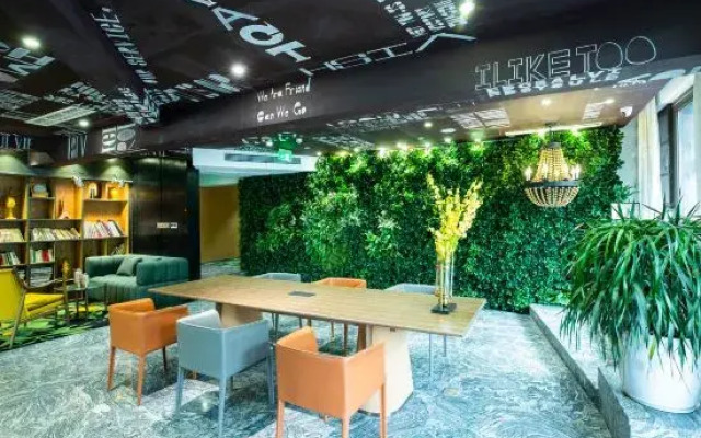 Crossing E-sports Hotel