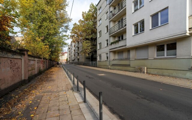 Studio With Balcony Poznań by Renters