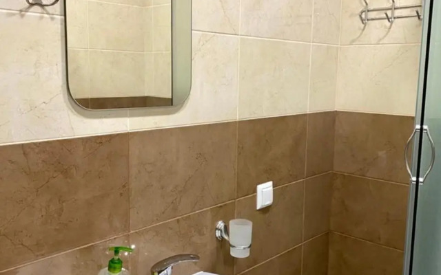 Apartment studio-біля вокзалу-недалеко від центру- наразі є світло