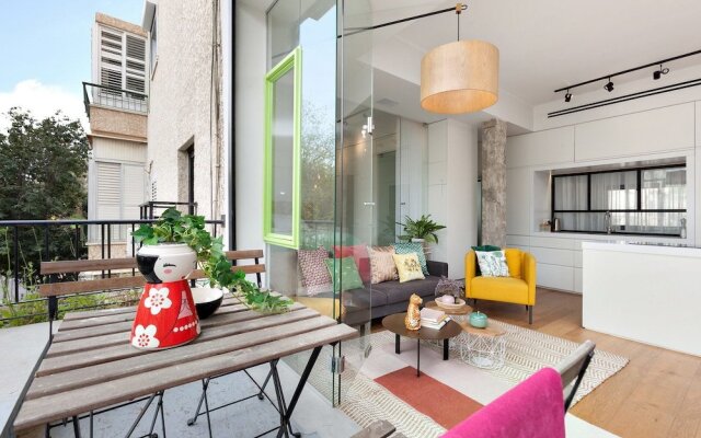 London in Tel Aviv - stay at my place