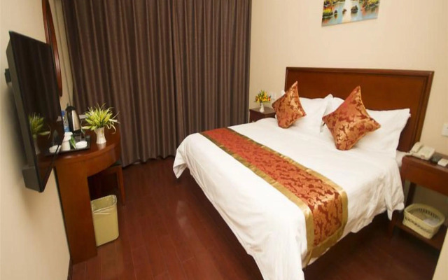 GreenTree Inn LiaoYuan Longshan District Train station Longjihuadian Hotel_