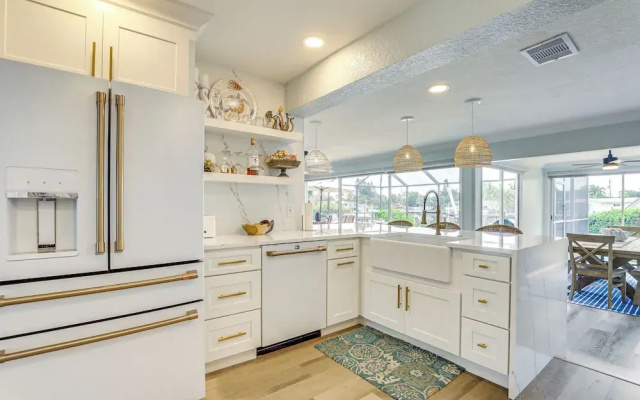 Private Fishing Dock: Waterfront Palmetto Home!