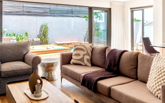 Tranquil Escape in Sea Point Aureto