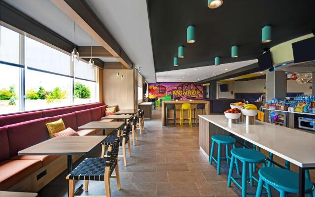 Tru by Hilton Monroe