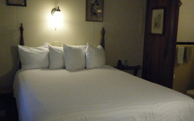 Harbor Haus Inn & Suites