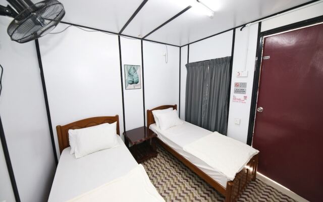 OYO 90960 Rajawali D'cabin Chalet Room