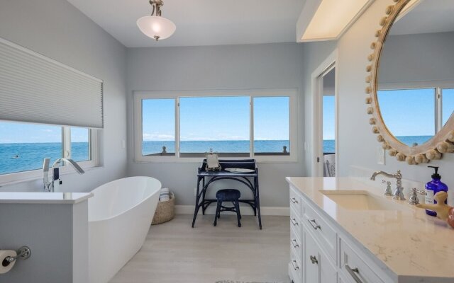 Flamingo Bay 4 Bedroom Home by RedAwning