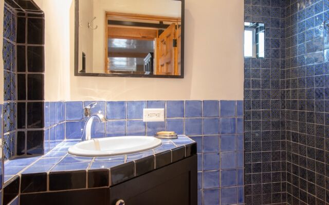 East Alameda - 3 Br Home
