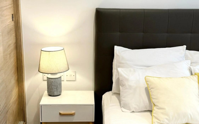 Fabulous City Centre One Bedroom Mayfair Apartment - Grand Central House