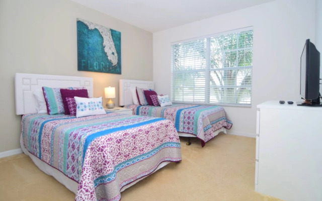 The Shire, Davenport, US