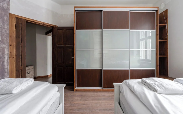 Historical Downtown Home with Parking and Steam Sauna
