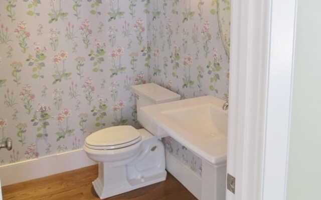 65 Moonpenny Lane - Eight Bedroom House