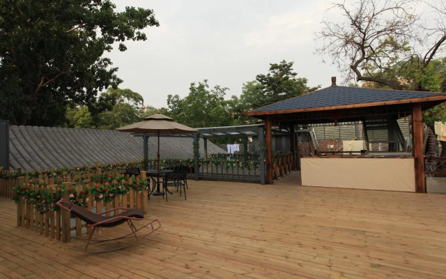Zhantan Courtyard Hotel