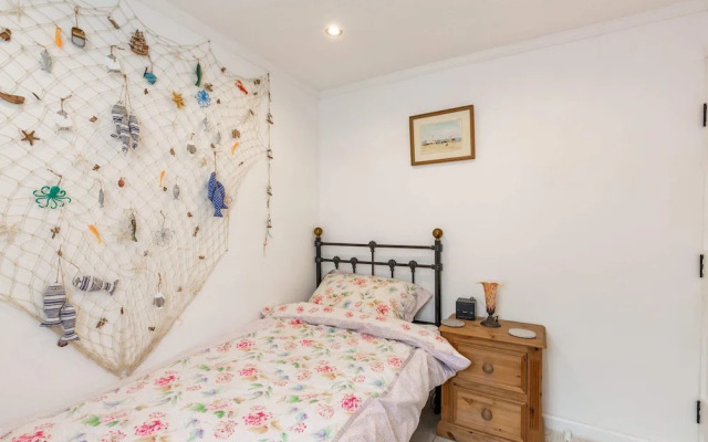 Host Stay The Happy Hedgehog