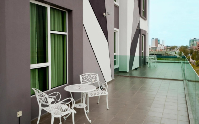 Marvelux Hotel