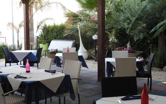 ChrisMare Hotel