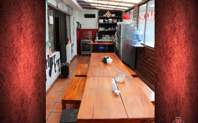Hostal Athene Moon - Hostel