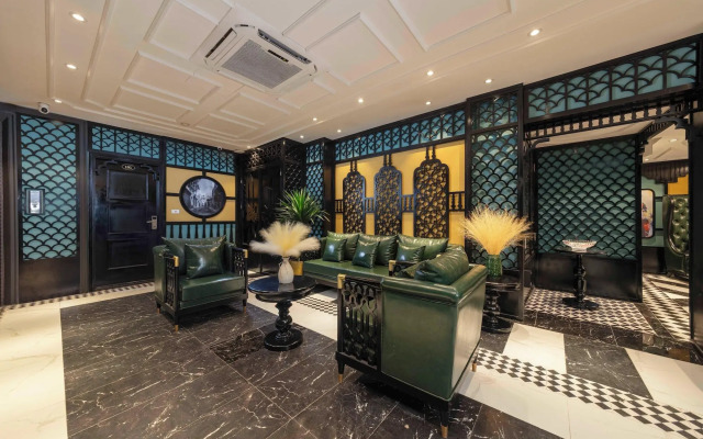 Madelise Central Hotel & Travel