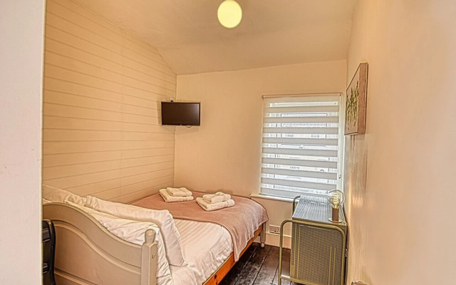 Ghar Homes - Bath Large Family Home