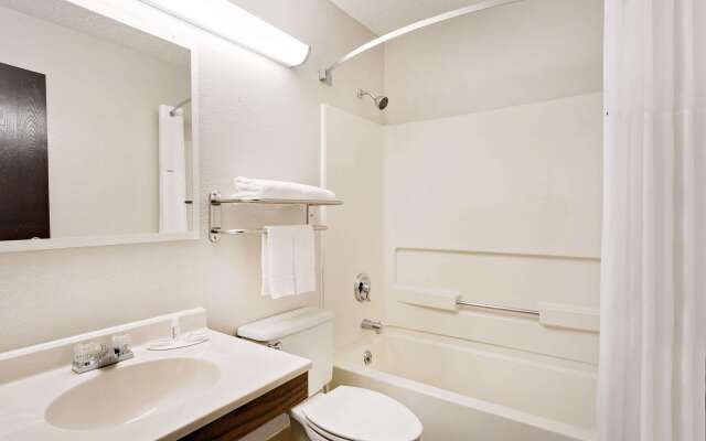 Super 8 by Wyndham Waynesboro