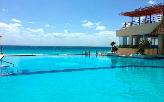 Cancun Plaza Condo Apartment