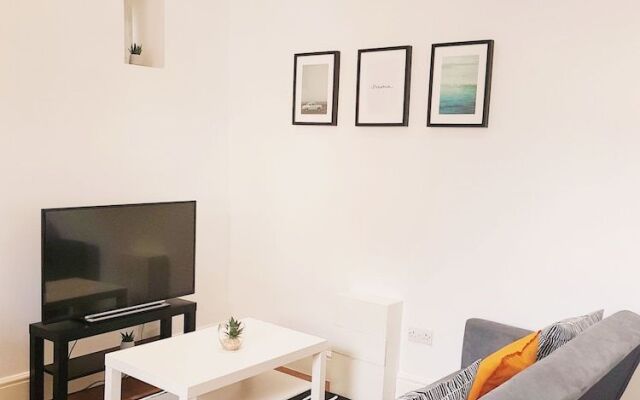 BlueOne Serviced Apartments-Sandon House