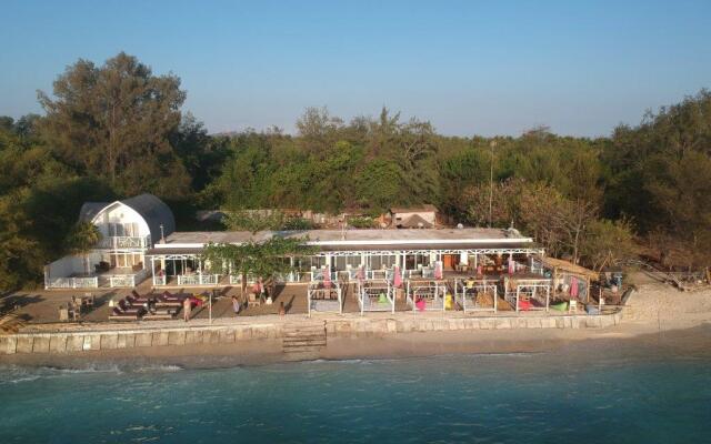 Meno Mojo Beach Resort
