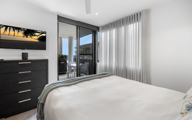 Coastal Bliss: 3-bedroom Retreat With Pool – Guest Rooms – Coolum Beach