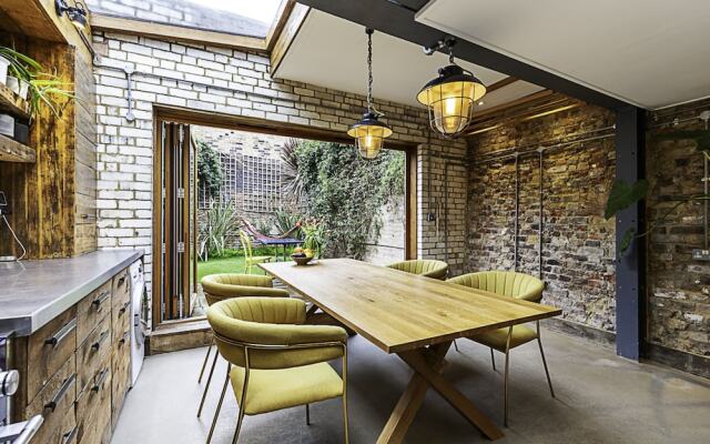 Hackney - Victoria Park: Generous 2 Bed Terrace