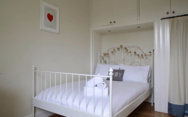 1 Bedroom Apartment In The Shore Leith