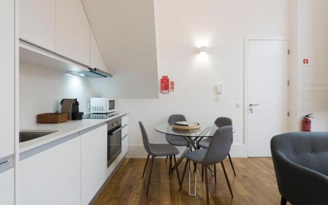 LovelyStay - Cozy Duplex with Patio right off train&metro station