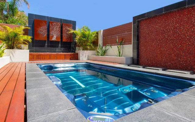 Adelphi Waterfront 2 Bedroom Ground Floor Home