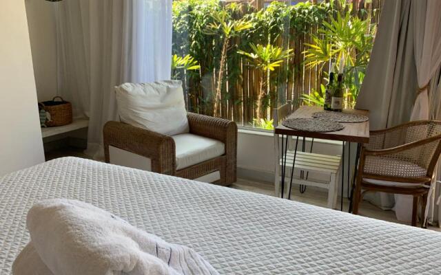 Almas Gêmeas suíte com cozinha praia da Ribeira