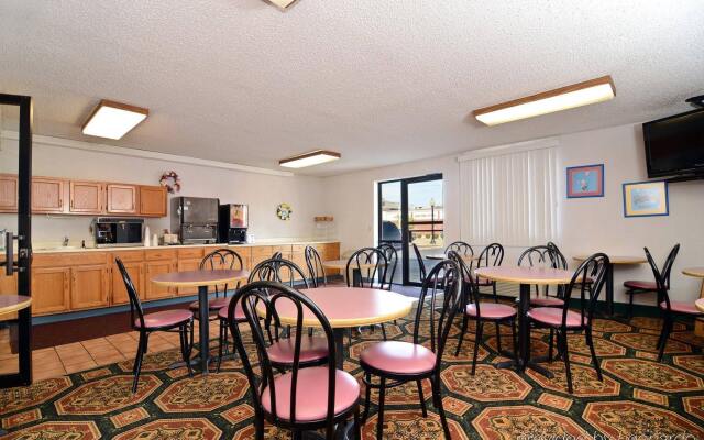 Americas Best Value Inn - Bell Tower