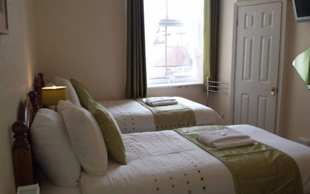 Ascot House Guest House (Adults Only)