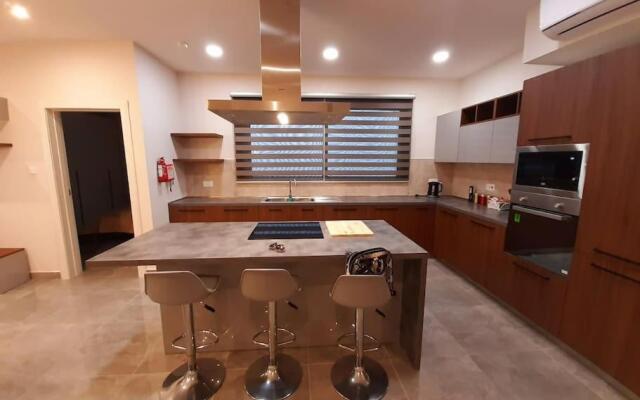 Ocean Blue Apt4 luxurious, modern Apt at Zonqor Pt
