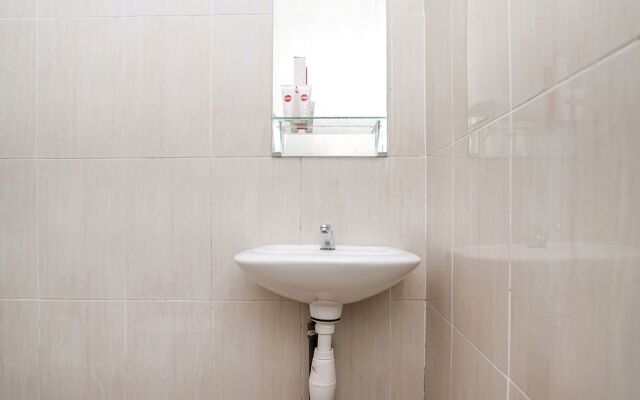 OYO 747 Cipunegara Residence