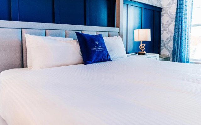Salem Waterfront Hotel & Suites
