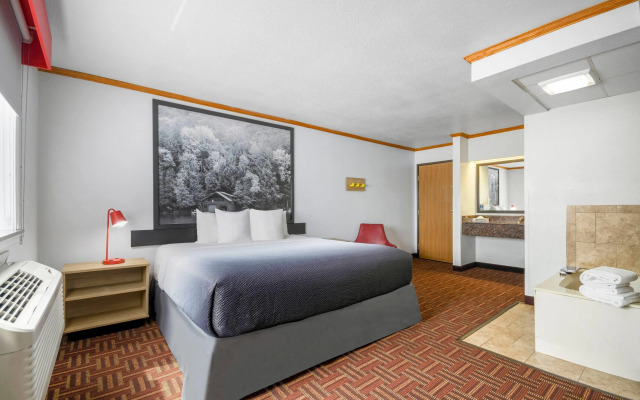 Super 8 by Wyndham Eveleth