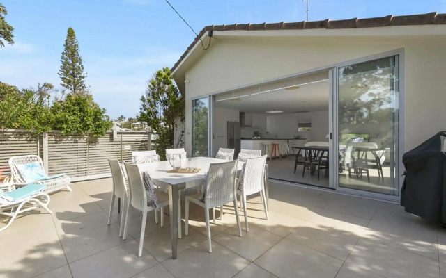 Seaview Tce Picture Perfect in Northern Sunshine Beach