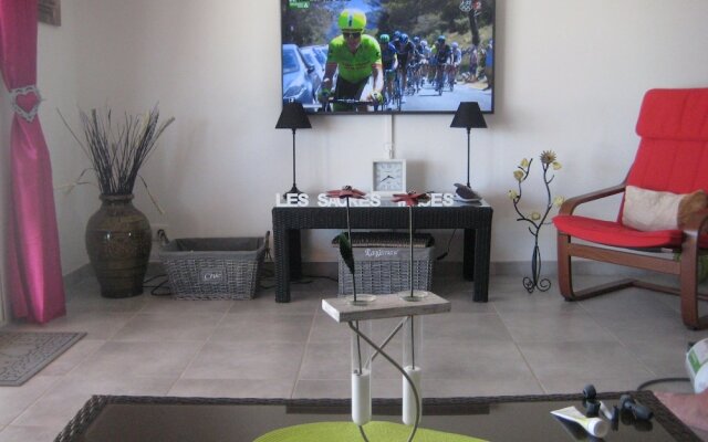 Serene Holiday Home in Les Mages With Balcony