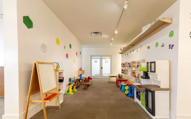 Entire Studio With Free Shuttle to Disney